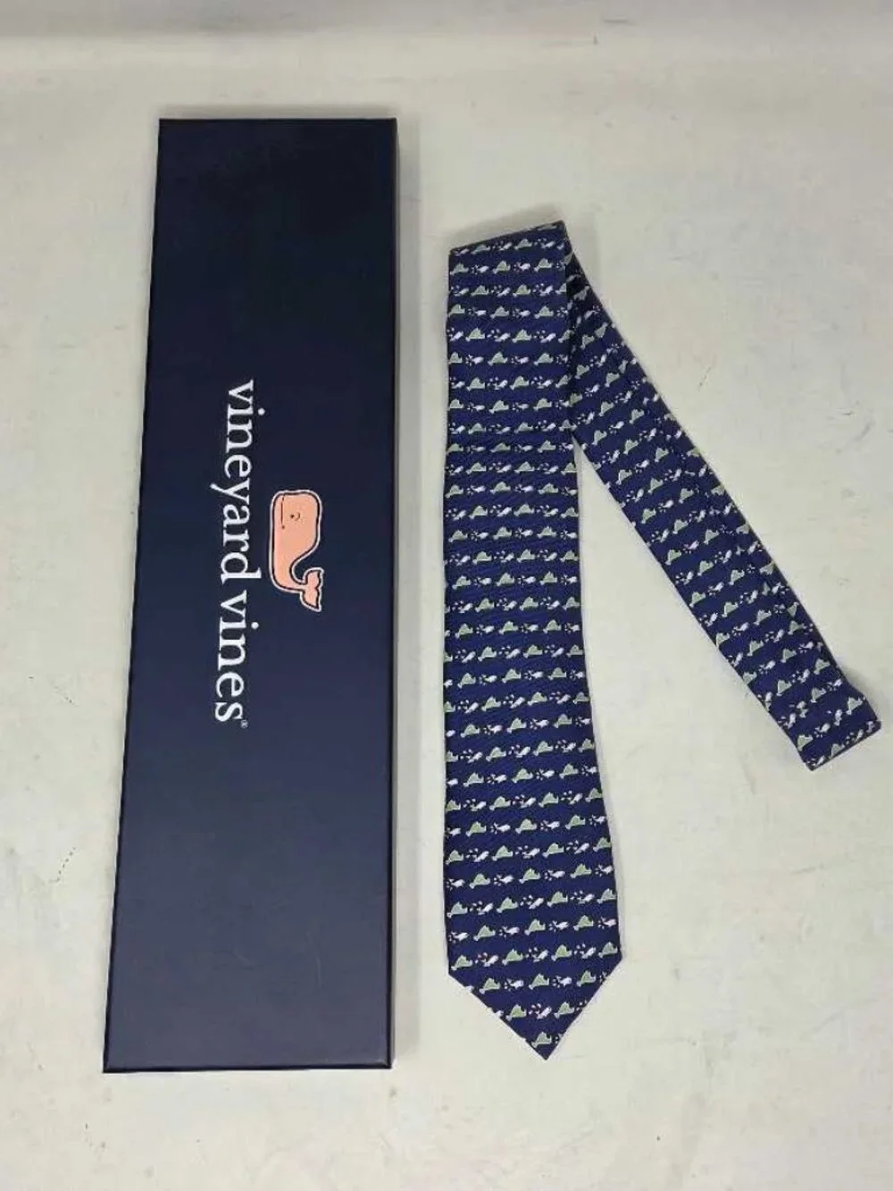 New boys Vineyard Vines classic whale printed 100% silk tie / Made in USA